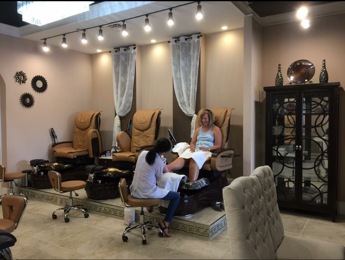 Hi-En Nail Salon & Spa logo